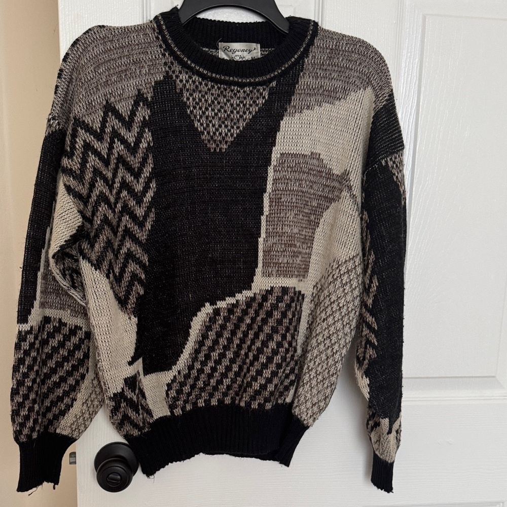 Rugged Wear Men's Black and Gray Crewneck Sweater